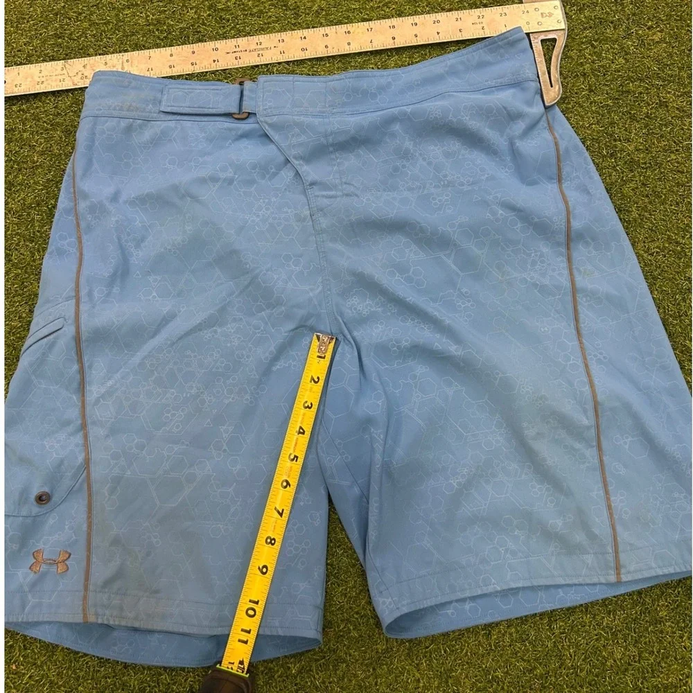 Under Armour Mens Blue Hexagon Pattern Board Shorts Size 38 Cargo Pocket